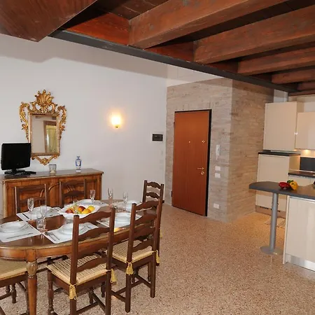 Apartment Sunny Canal View Venice